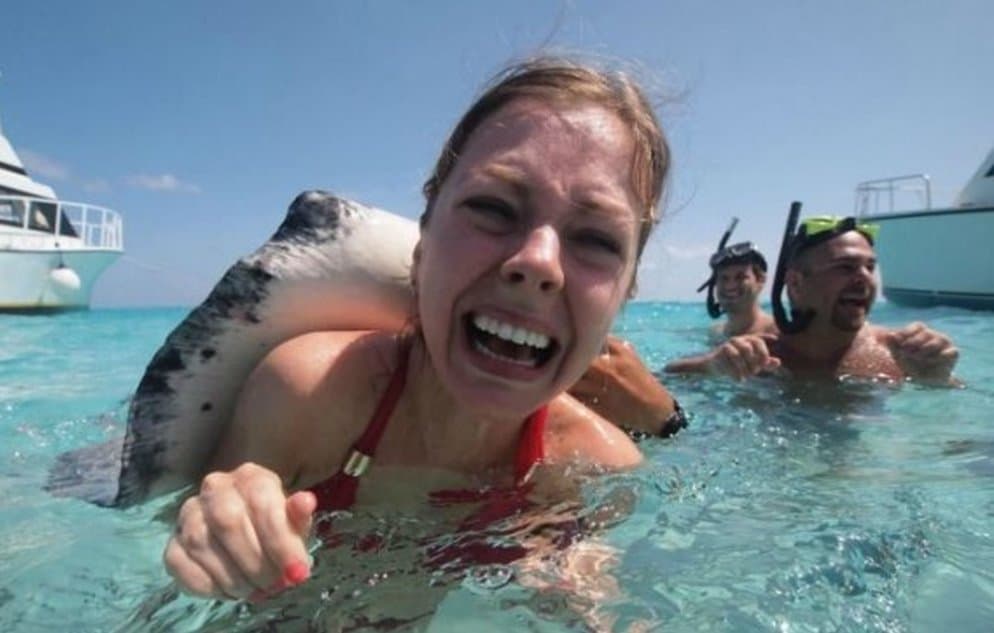 20 Hilarious Fails Of Hot Girls Caught Doing Dumb Things